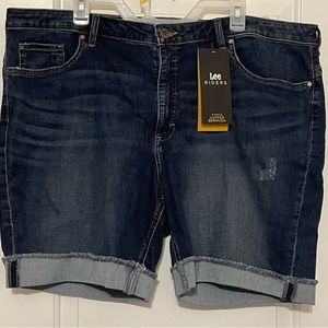 Lee Riders Midrise Cuffed Bermuda / 22w / Darkwash